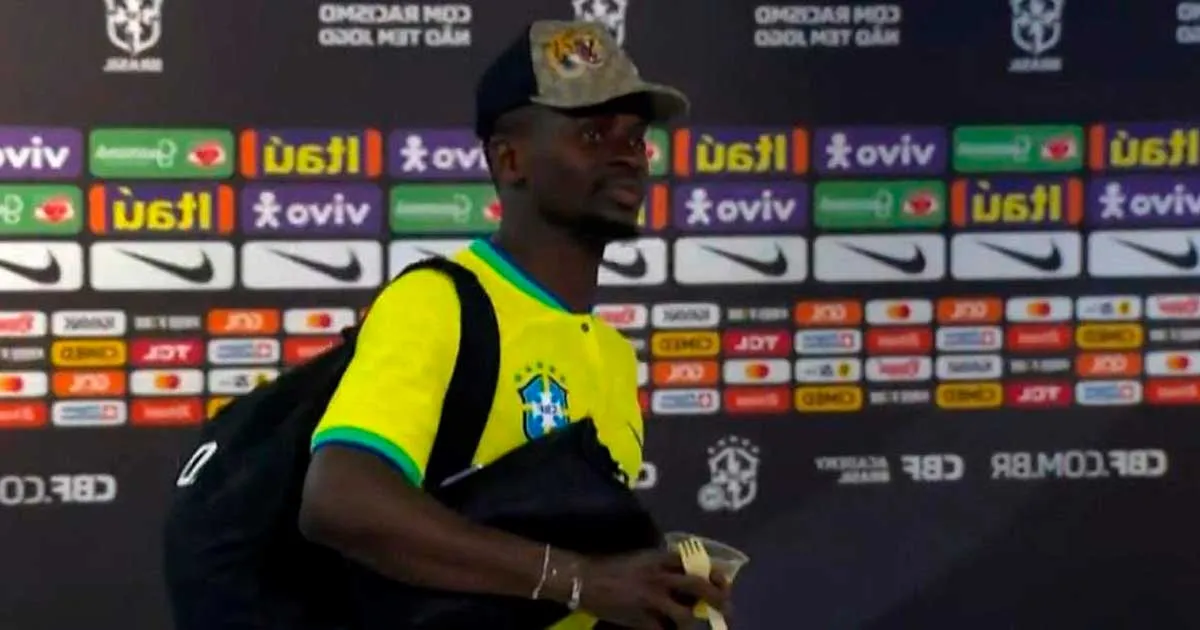 Sadio Mané lució la camiseta de Brasil tras vencerlos con Senegal