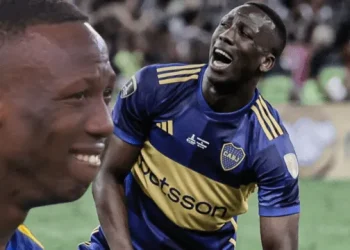 Advíncula perdió la Libertadores, pero el picante consuelo que le dan en Argentina