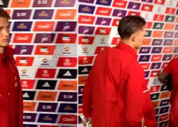 ¿Incomodidad? Así se retiró Oliver Sonne del Estadio Nacional tras partido de Perú | VIDEO