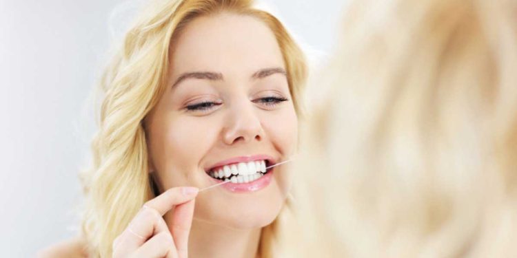 ¿Cómo hacer una buena limpieza de dientes en casa?