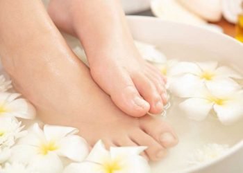 ¿Cómo quitar el sudor de los pies remedios caseros?