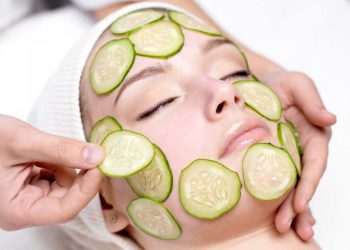 ¿Cómo se aplica el pepino en la cara?