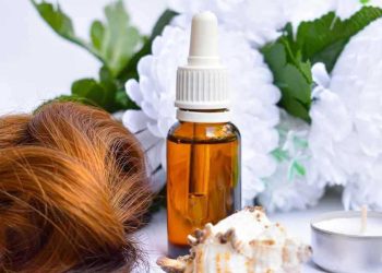 ¿Cómo se llama el aceite que se pone después de planchar el cabello?
