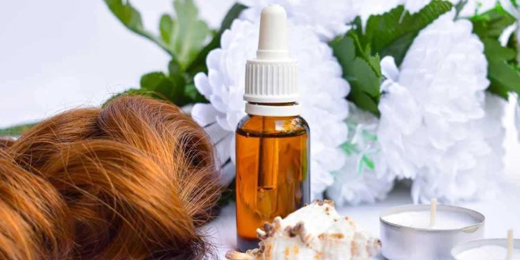 ¿Cómo se llama el aceite que se pone después de planchar el cabello?