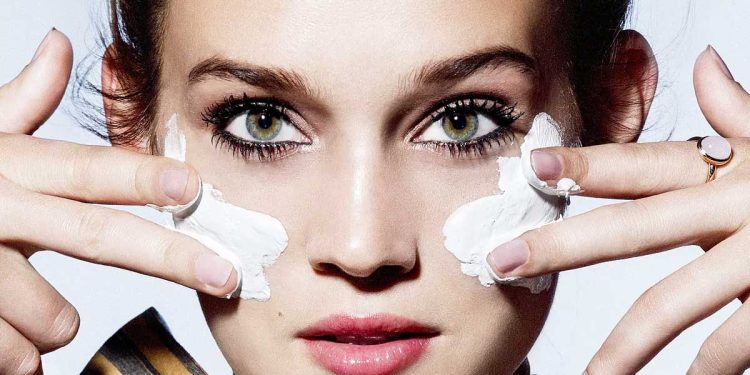 ¿Cuánto tiempo tarda en absorberse una crema en la piel?