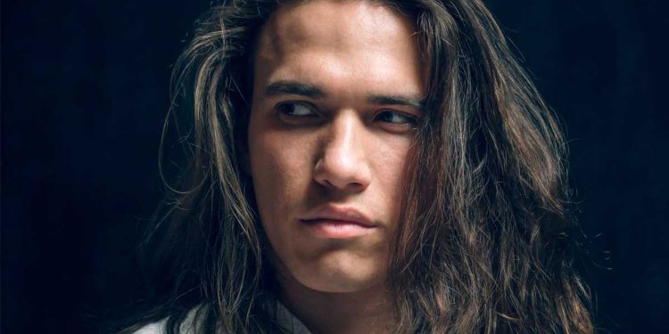 ¿Por qué a los hombres les crece más rápido el cabello?