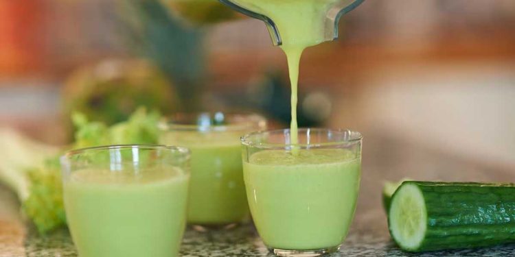 ¿Qué beneficios tiene el jugo de pepino en ayunas?
