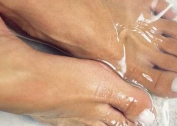 ¿Qué es mejor meter los pies en agua fría o caliente?