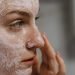¿Qué se debe hacer después de exfoliar la cara?