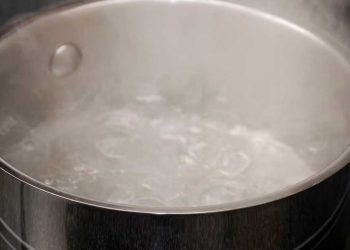 ¿Qué tan saludable es tomar agua hervida?