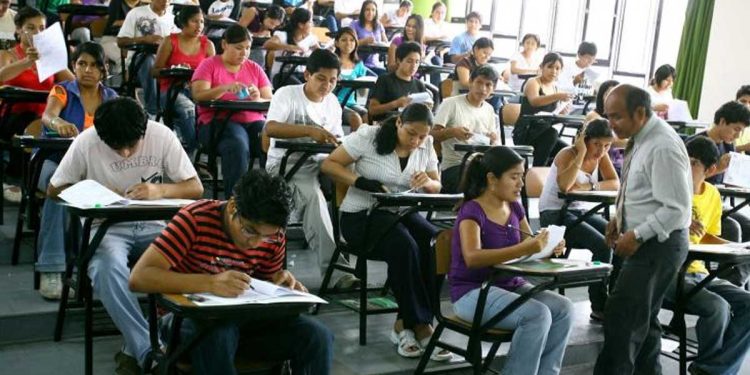 ¿Tener educación universitaria garantiza tener éxito en la vida?