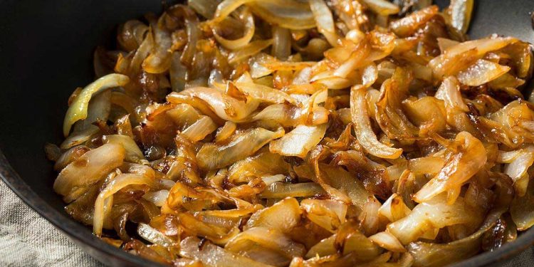 ¿Cómo hacer cebolla caramelizada sin azúcar?