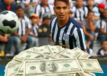En LDU ganaba $40 mil, lo que podría ganar Paolo Guerrero si firma por Alianza Lima