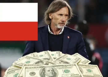 En la Bicolor llegó a ganar 3,7 millones, lo que estaría recibiendo Gareca en Chile