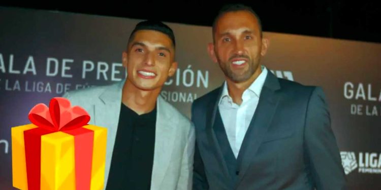 El premio que le dio Barcos a Serna por su pase gol en Alianza Lima