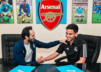 Lo quería Arsenal y ahora Cristal tomó una decisión sobre el futuro de Lora