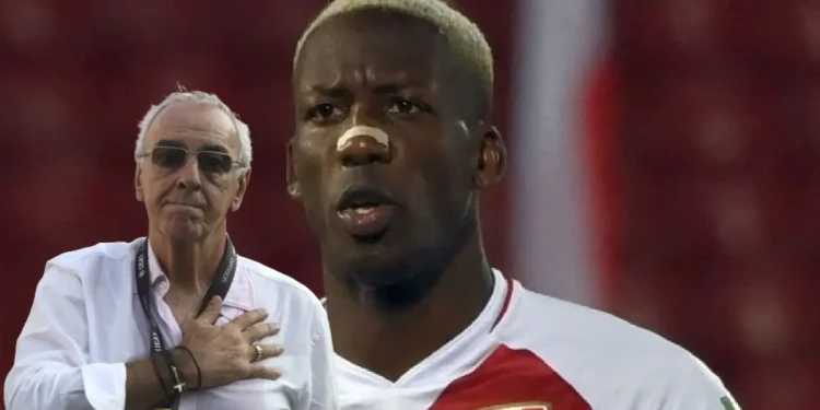 Agárrate Advíncula, tiene 20 años, juega en Europa y Fossati lo podría convocar