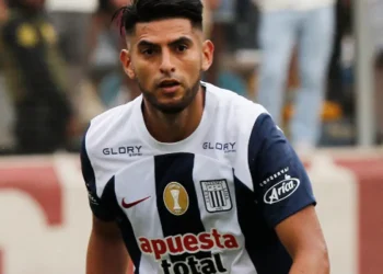 Carlos Zambrano olvida a Alianza Lima y podría vestir este camiseta en la Liga 1