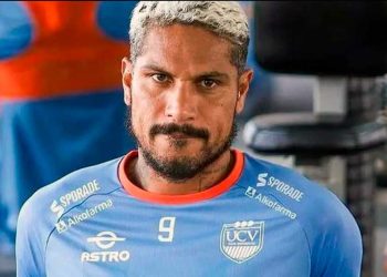 La reacción de Paolo Guerrero al ver que la Vallejo da vergüenza en Colombia