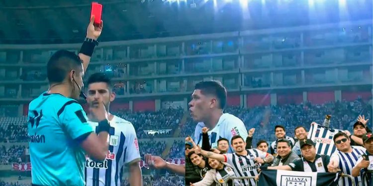 La reacción de los hinchas de Alianza Lima tras ver la expulsión de Jesús Castillo