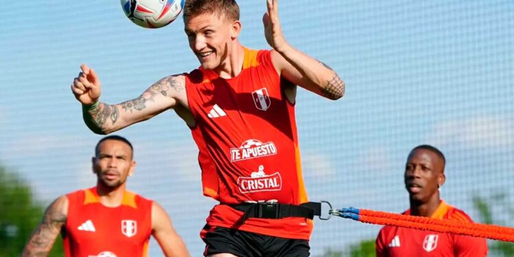 Ni Lapadula ni Guerrero, el mejor amigo de Oliver Sonne en la Selección Peruana