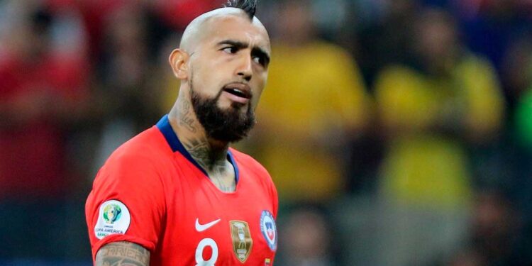 La contundente publicación de Arturo Vidal contra el árbitro tras dura eliminación de Chile