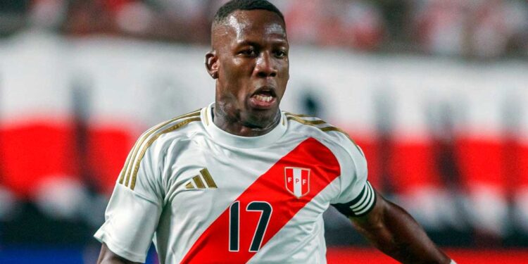 Tras jugar con la Selección Peruana, el gigante que fichó a Luis Advíncula