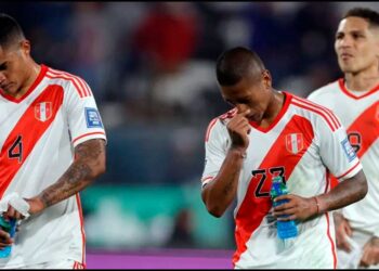 Puede ser la estrella de la Selección Peruana, pero ahora en su club ya ni juega