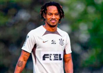 André Carrillo es criticado en Brasil tras debutar como titular con Corinthians: “Necesita mejorar”