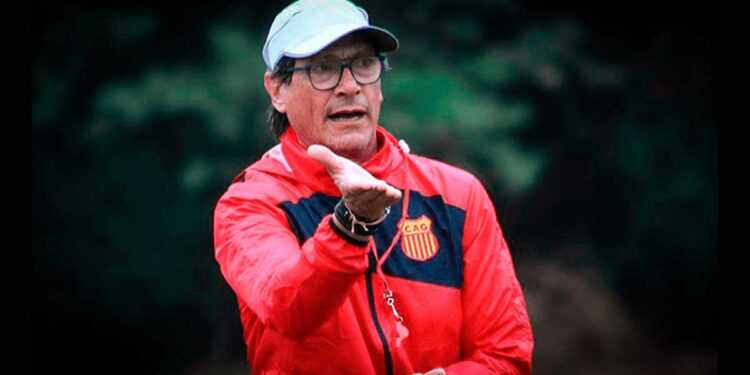 Ángel Comizzo cerca de un acuerdo con histórico club peruano para la temporada 2025