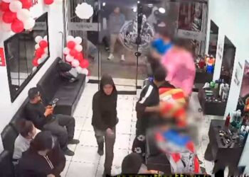 ¡Terror en Villa El Salvador! Delincuentes armados asaltan barbería llena de niños: tres fueron capturados