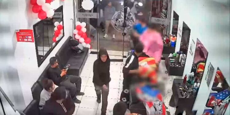 ¡Terror en Villa El Salvador! Delincuentes armados asaltan barbería llena de niños: tres fueron capturados