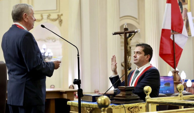Miguel Torres es elegido presidente del Senado para el periodo 2026-2027 tras ajustada votación en el Congreso